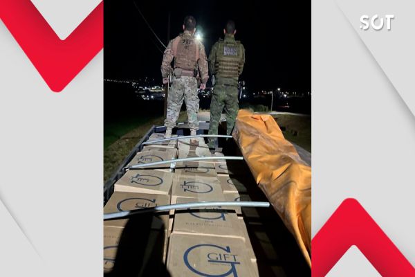 Imagem referente a notícia: PRF e BPFRON apreendem caminhão com 500 caixas de cigarros contrabandeados em Cascavel