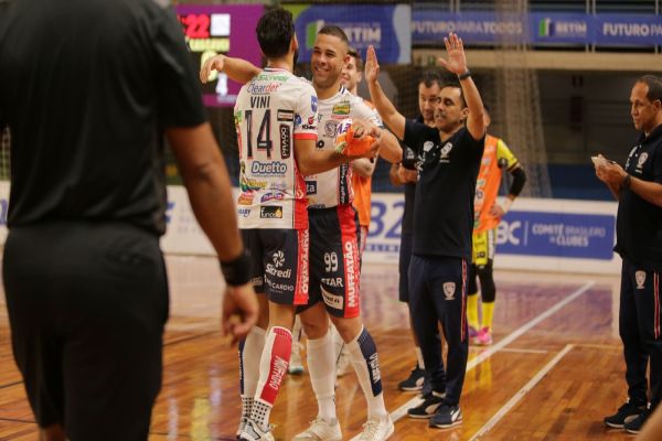 Imagem referente a notícia: Cascavel Futsal se destaca na LNF com melhor defesa da competição e campanha sólida