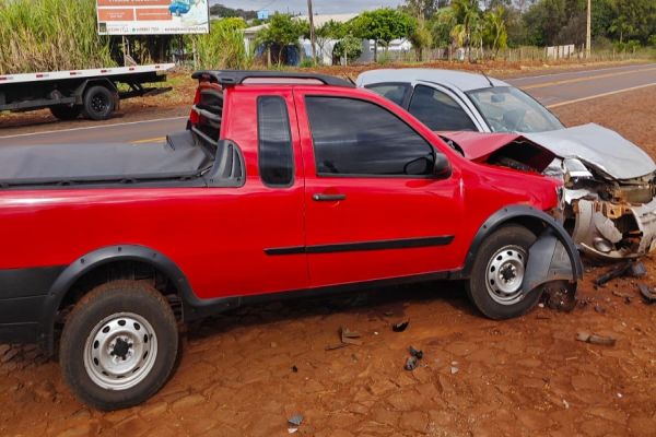 Acidente deixa três pessoas feridas em colisão na PR-495 entre Missal e Dom Armando