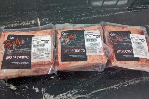 Homem é preso após furtar peças de carne em supermercado de Cascavel