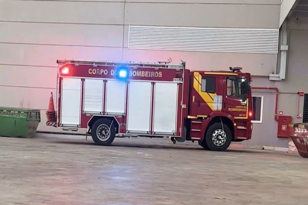 Incêndio atinge loja no Catuaí Shopping Cascavel e mobiliza Corpo de Bombeiros