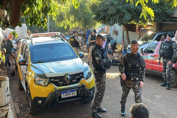 Imagem referente a notícia: Homem é esfaqueado e corre para pedir ajuda no bairro Melissa, em Cascavel