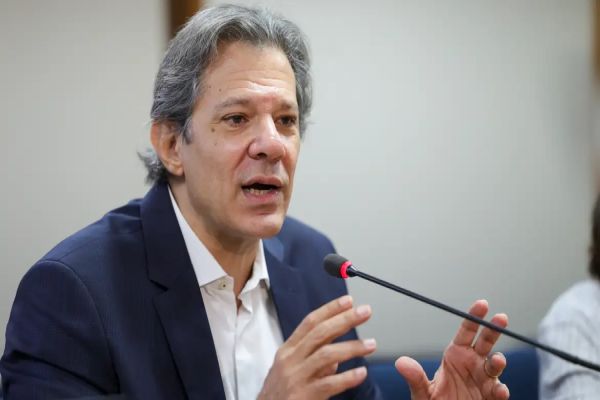 Imagem referente a notícia: Brasil não sairá da mesa de negociação com EUA, diz Haddad