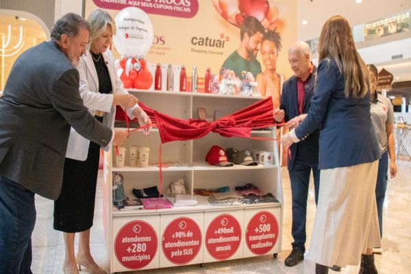 Imagem referente a notícia: Com apoio do Catuaí Cascavel, Uopeccan inaugura quiosque para reforçar auxílio a pacientes com câncer