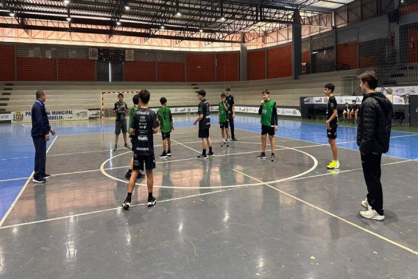 Corbélia disputa Campeonato Paranaense de Handebol Sub-14 com equipe 100% local