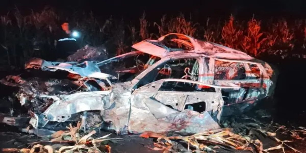 Tragédia na PR-170: Capotamento seguido de incêndio deixa dois mortos e um ferido em Rolândia