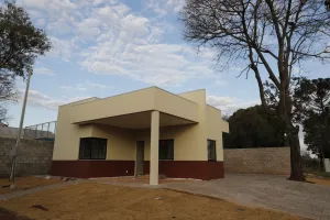 Prefeitura acompanha obra do 1º módulo policial do Paraná construído por moradores no Recanto Tropical