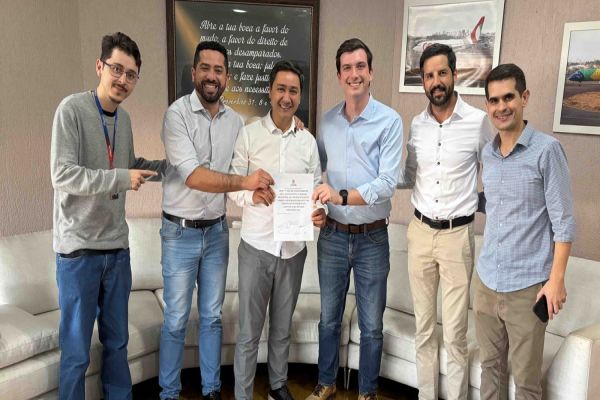 Imagem referente a notícia: Mecabô sanciona lei inédita que fortalece atenção à primeira infância em Cascavel