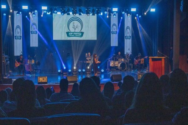 Primeiro dia do 49º Festin encanta Toledo com talentos musicais