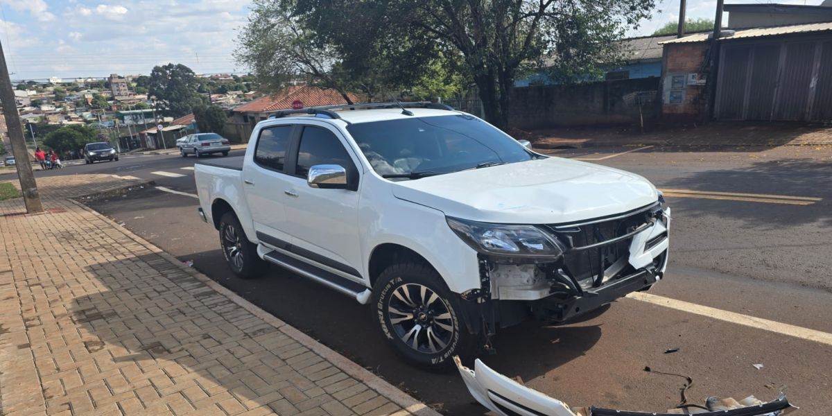 Colisão entre motocicleta e caminhonete deixa dois feridos em Cascavel