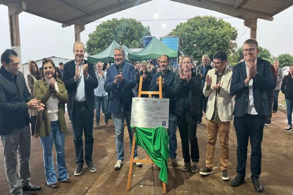 Imagem referente a notícia: Unioeste: Campus de Marechal Cândido Rondon ganha novo galpão para criação de suínos
