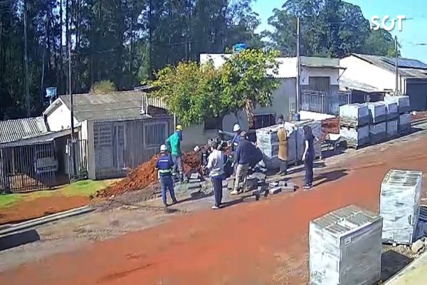 Imagem referente a notícia: Trabalhador é atingido por pallet de concreto em obra no bairro 14 de Novembro, em Cascavel