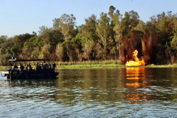 Imagem referente a notícia: Ação integrada desativa porto clandestino usado para o tráfico na fronteira com o Paraguai