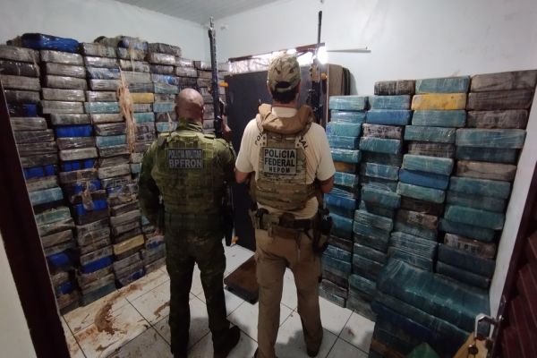 Imagem referente a notícia: Depósito com 4 toneladas de drogas é descoberto em Santa Helena