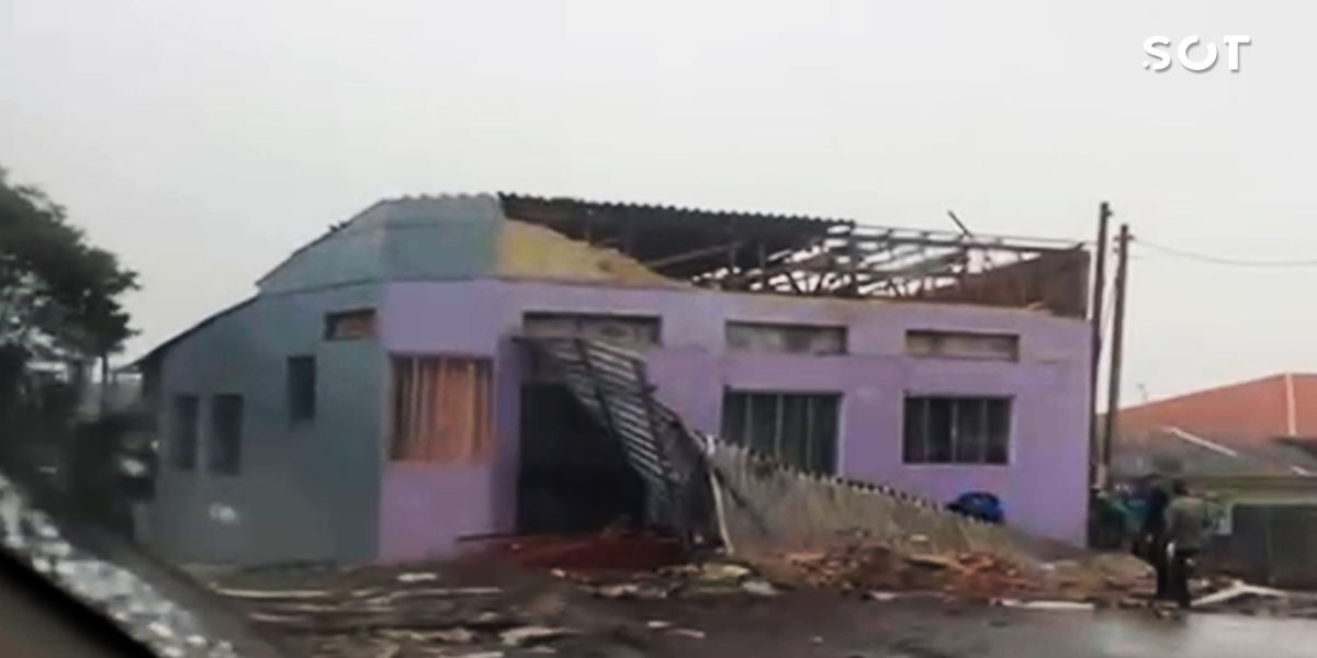 Tempestade com ventos fortes assusta moradores no Oeste do Paraná e causa estragos em várias cidades