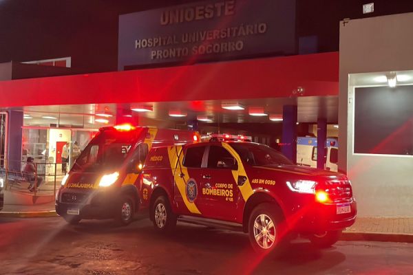 Imagem referente a notícia: Colisão entre moto e BMW deixa motociclista em estado gravíssimo com traumatismo craniano no bairro São Cristóvão, em Cascavel