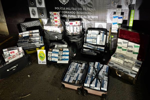 Imagem referente a notícia: Contrabando em rota: Patrulha Rural apreende cigarros e eletrônicos em Corbélia
