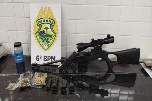 Imagem referente a notícia: Disparos, som alto e manobras perigosas: denúncia no Bairro Cataratas termina em prisão e apreensão de armas