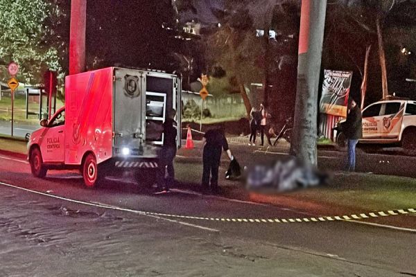 Motociclista morre após colidir contra árvore na Avenida Brasil em Cascavel