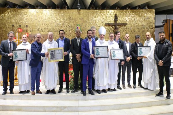 Imagem referente a notícia: Homenagens celebram fé, tradição e serviço em cerimônias da Câmara de Cascavel