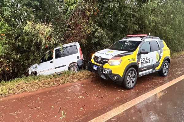 Imagem referente a notícia: Ultrapassagem irregular em rodovia causa colisão lateral e fere três pessoas em Assis Chateaubriand