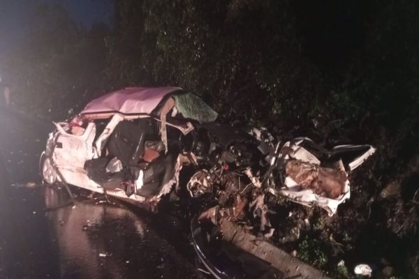 Tragédia na BR-282: colisão entre caminhão e caminhonete deixa três mortos e dois feridos graves em SC