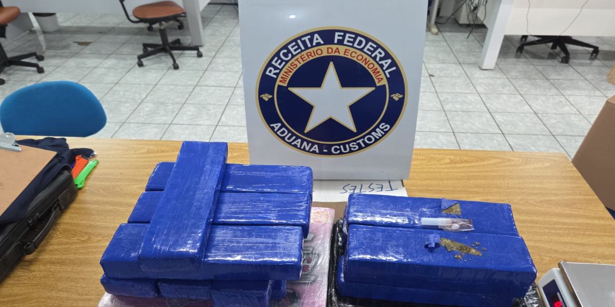 Receita Federal intercepta encomenda com 10 quilos de haxixe em Cascavel