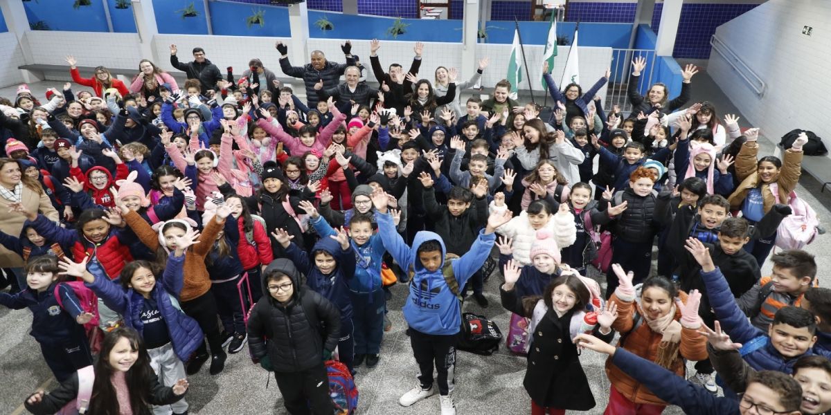 VOLTA ÀS AULAS: Prefeitura recebe mais de 33 mil crianças e dá o start ao segundo semestre letivo de 2025