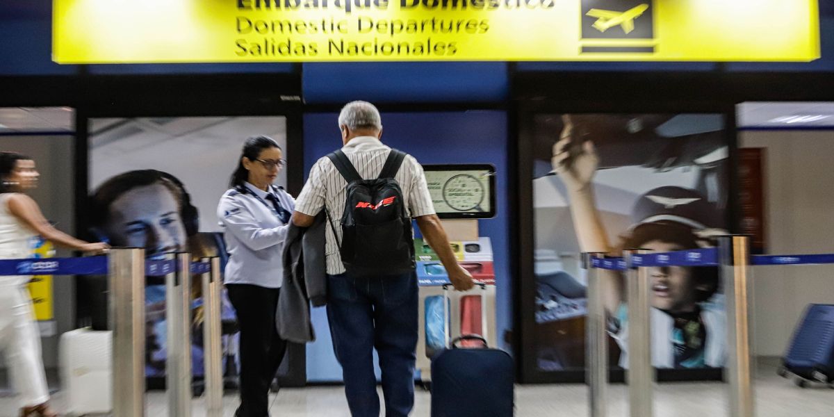 Aeroportos internacionais do Paraná receberam mais de 735 mil passageiros em agosto