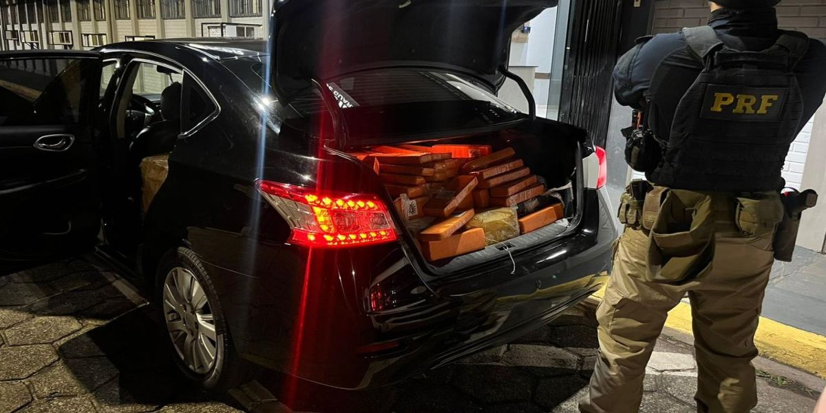 PRF apreende quase meia tonelada de maconha e recupera veículo roubado na BR-277, em Guarapuava