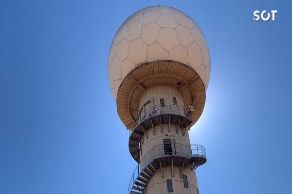 Imagem referente a notícia: Radar em ação: Manutenção em Cascavel marca novo ciclo de modernização climática no Paraná