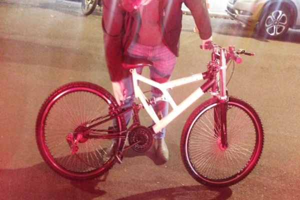 Ciclista fica ferido em colisão com carro no cruzamento da Jorge Lacerda com São Luiz em Cascavel