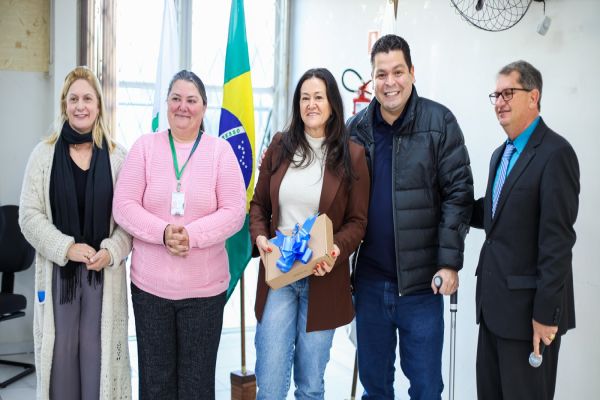 Educação do Paraná recebe reforço com entrega de 1,2 mil tablets para colégios de Cascavel e região