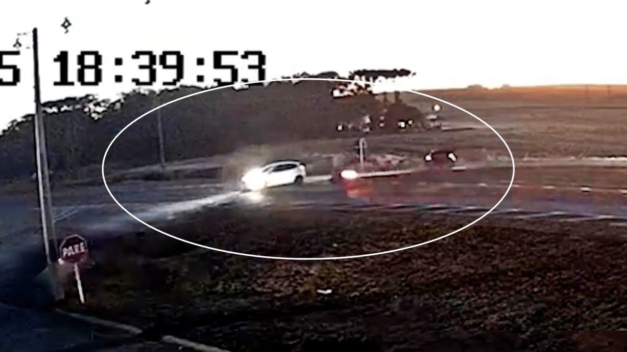 Motociclista de 23 anos fica ferido após colisão com carro que tentava atravessar a BR-277 em Santa Tereza do Oeste