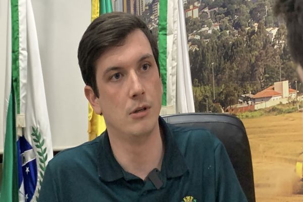Imagem referente a notícia: Jovem no Comando: Henrique Mecabô assume Prefeitura de Cascavel e marca nova fase de protagonismo político