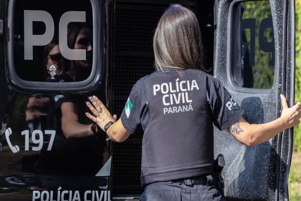 Imagem referente a notícia: Polícia Civil resgata cães vítimas de maus-tratos no Paraná
