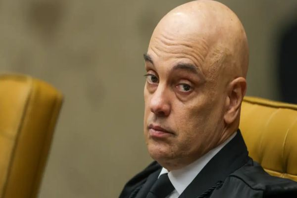 Imagem referente a notícia: Moraes compara atos de Eduardo Bolsonaro nos EUA a tentativa de golpe
