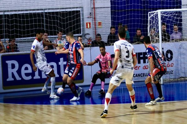 Cascavel e Campo Mourão empatam em duelo emocionante pela Liga Nacional de Futsal
