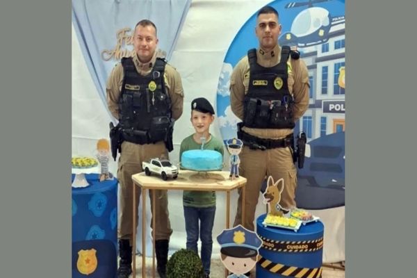Polícia Militar participa de aniversário e reforça laços com a comunidade em Santa Rita do Oeste