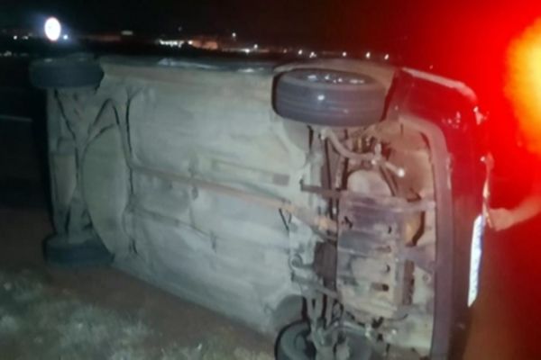 Acidente na PR-239 causa capotamento e motorista foge do local em Assis Chateaubriand