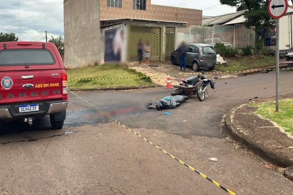 Imagem referente a notícia: TRÂNSITO - Motociclista morre em colisão com caminhão no Bairro Santa Cruz, em Cascavel