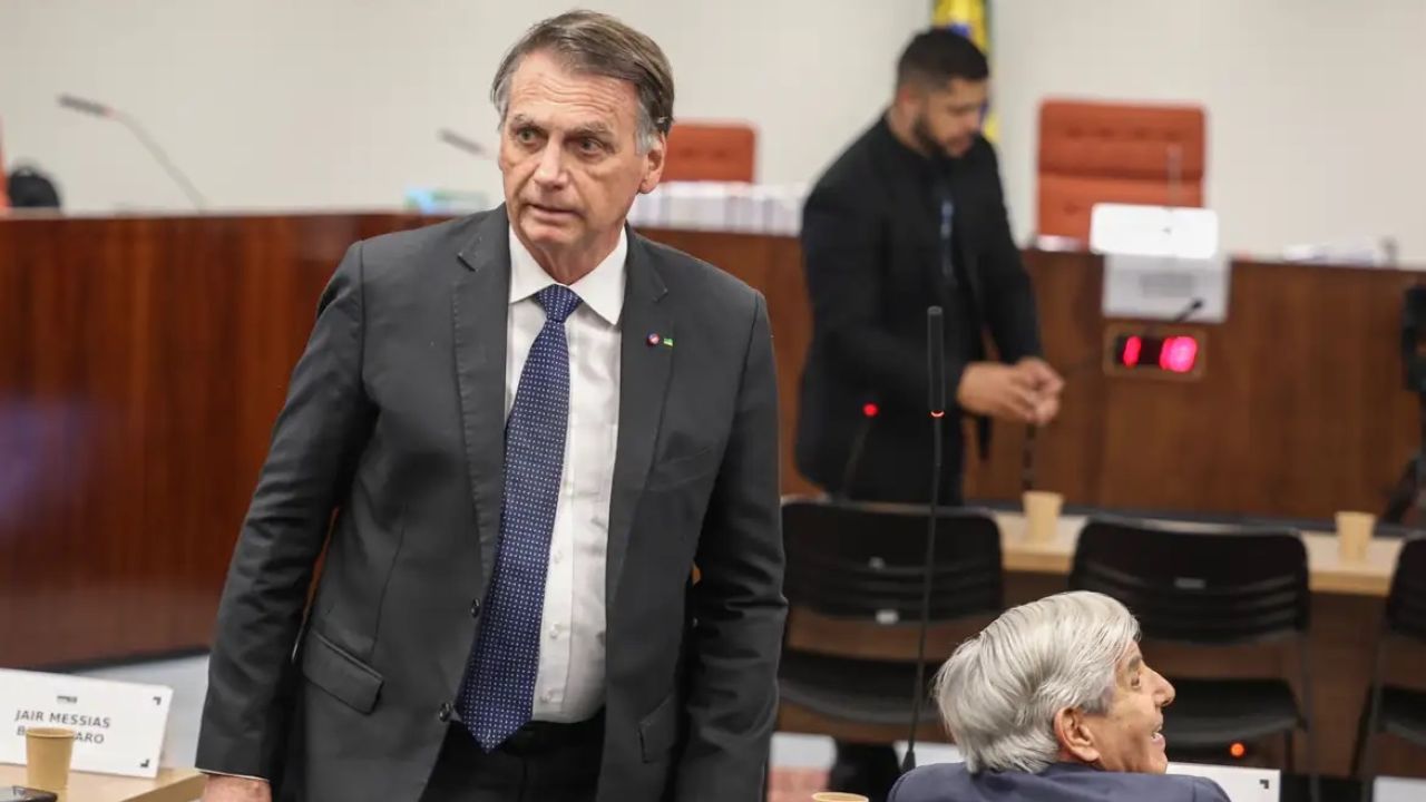 Prisão domiciliar: saiba o que Bolsonaro está proibido de fazer