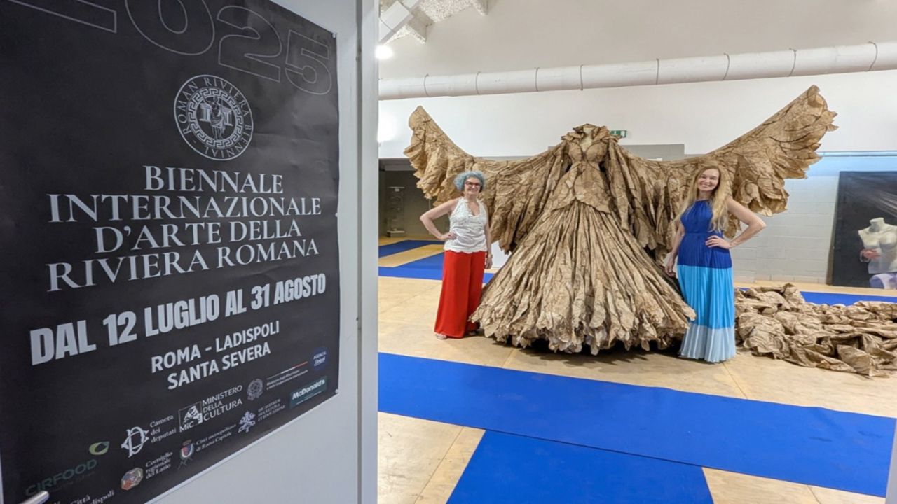 Com obra feita com mais de 10 mil filtros usados de café, artistas de Cascavel conquistam o prêmio de melhor escultura na Bienal Romana