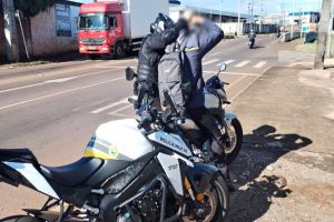 Imagem referente a notícia: PM intensifica fiscalização em Cascavel para garantir mais segurança no trânsito
