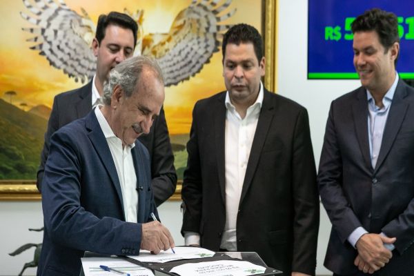 Imagem referente a notícia: Cascavel mais perto de 100% asfaltada com investimento de R$ 50,5 milhões