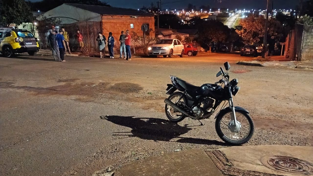Motociclista fica ferido após acidente no cruzamento das ruas Carnaúba e Hibiscos em Cascavel