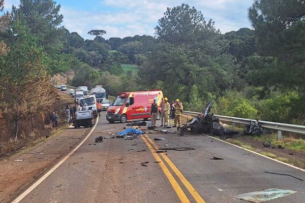 Imagem referente a notícia: Tragédia na PR-170: Colisão frontal deixa dois mortos em Guarapuava