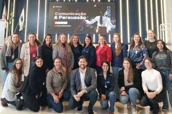Imagem referente a notícia: Cooperelas participa da 11ª turma do curso de Comunicação