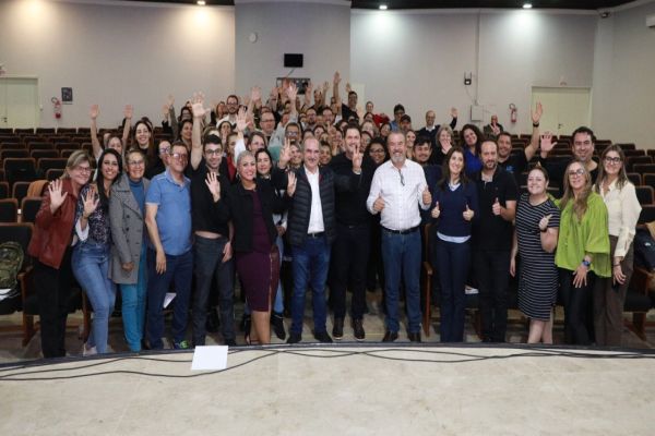 Curso de inteligência emocional capacita servidores de Cascavel