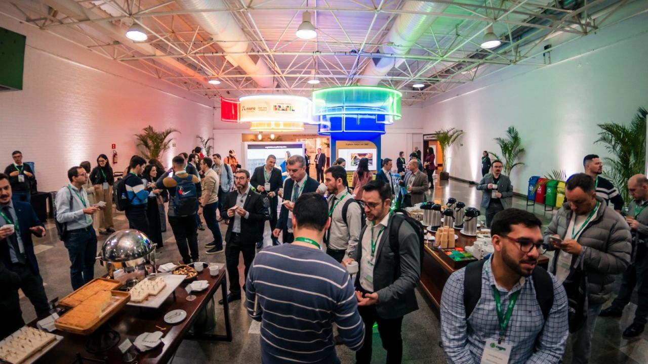 Com apoio da Itaipu, Foz do Iguaçu recebe especialistas em automação do sistema elétrico